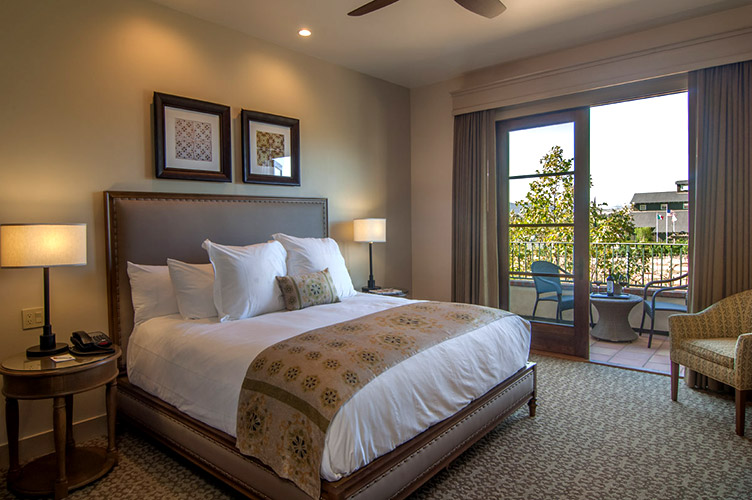 King Bed with patio