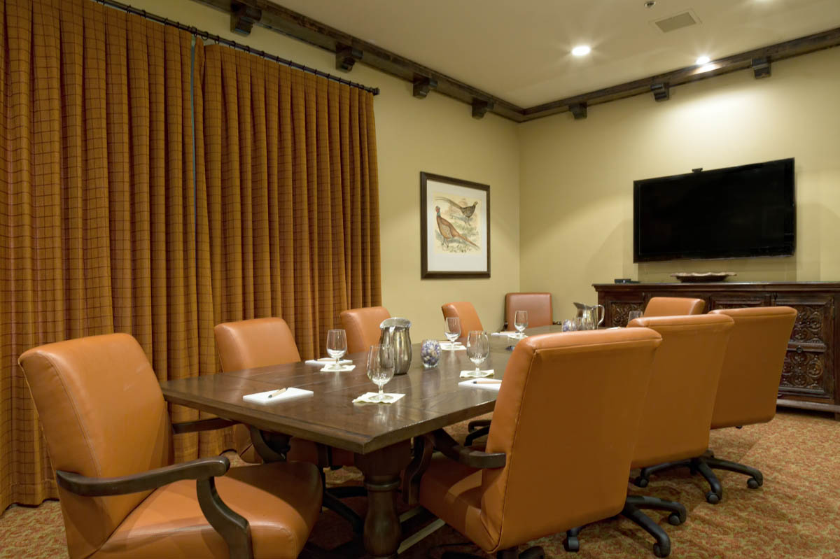 Empty Doppietta room, ready for a meeting