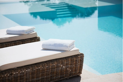 pool with seats