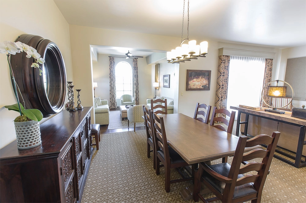 grand suite showing a 6 person table