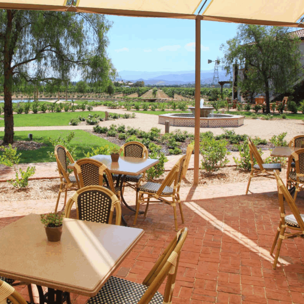 Bouquet Restaurant Seating Area