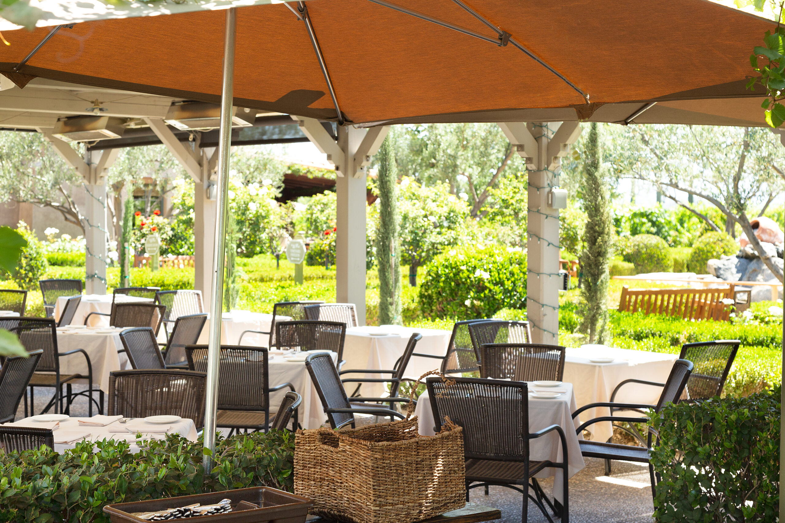 The Restaurant at Ponte seating area, empty